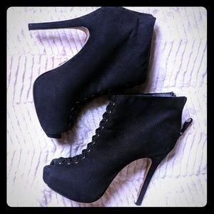 ❌SOLD❌Sky High Rock & Republic Heels. FIERCE!!!